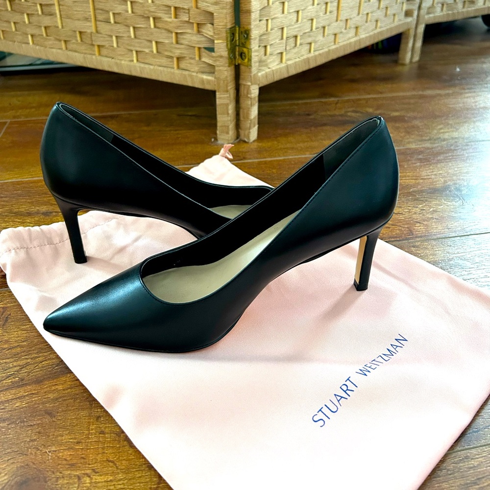 Stuart Weitzman Leigh leather kitten pumps 🖤